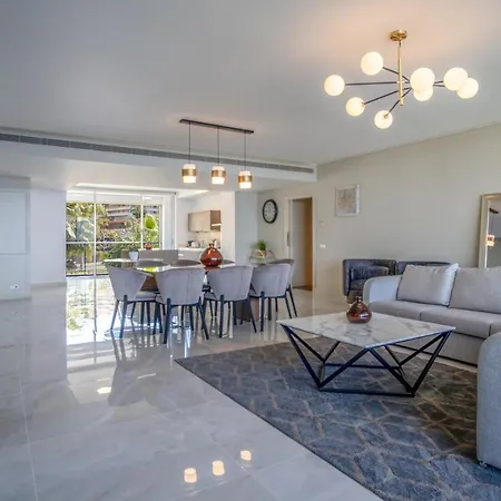 Madeira Palace Charles